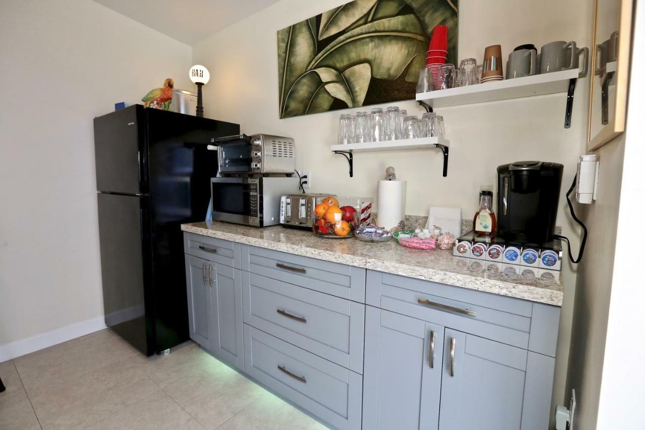 Fantasy Island Inn, Caters To Men Wilton Manors ภายนอก รูปภาพ