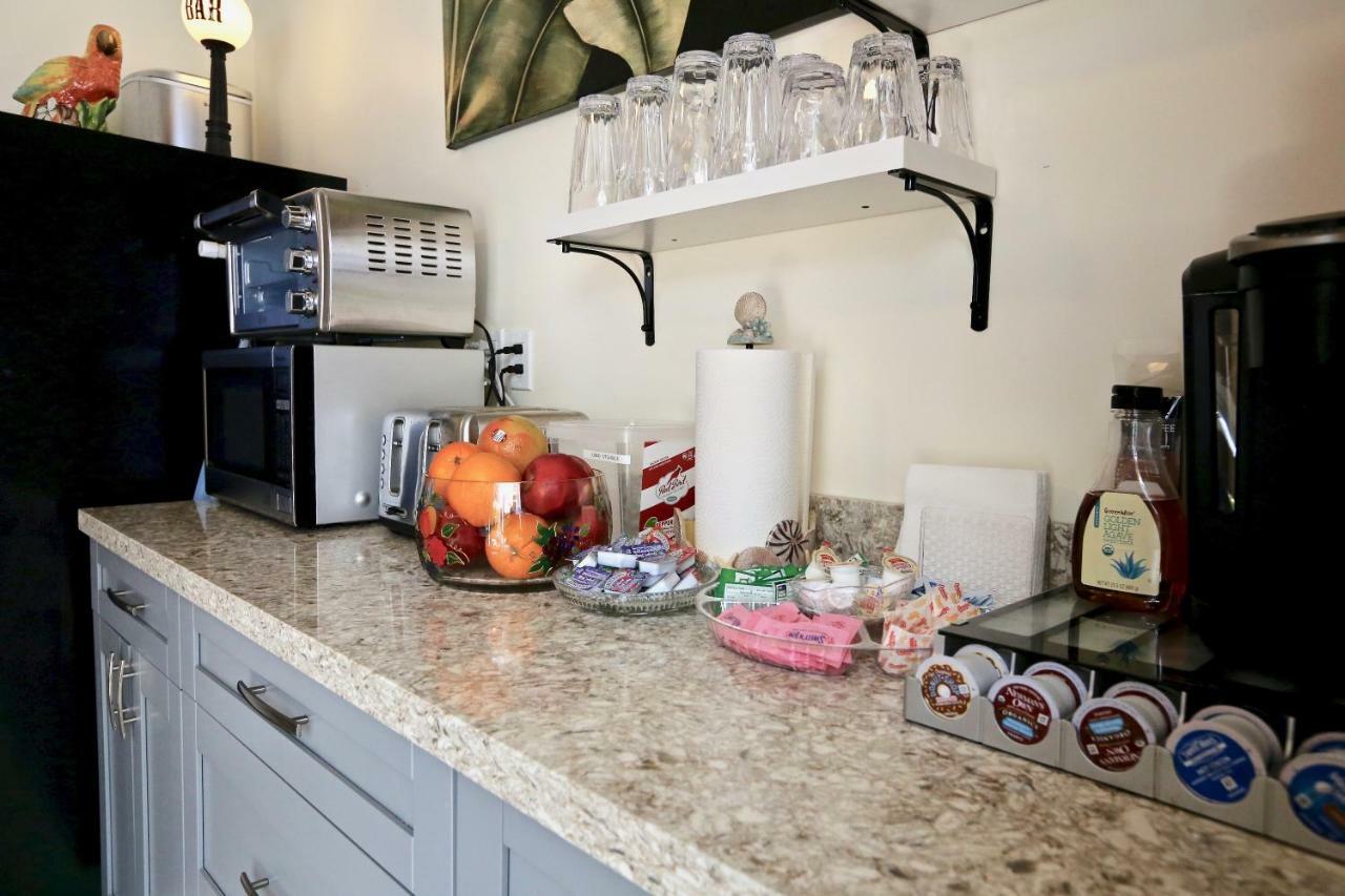 Fantasy Island Inn, Caters To Men Wilton Manors ภายนอก รูปภาพ